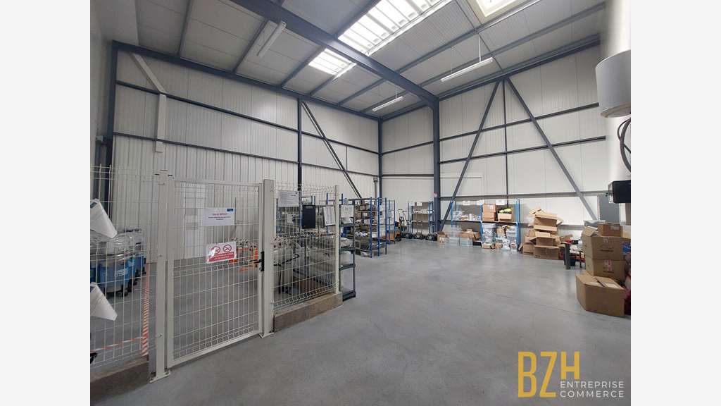 A louer local 340m² à Lorient zone de Kerpont