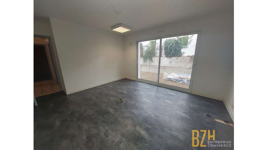 A louer local commercial 125m² à Caudan