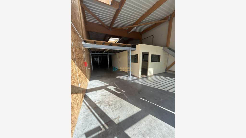 A louer local d'activité 304m² à Lorient La Base