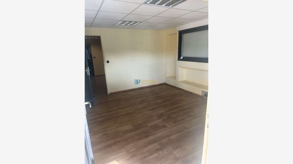 A louer local d'activité 304m² à Lorient La Base