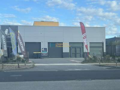 A louer local d'activité 304m² à Lorient La Base