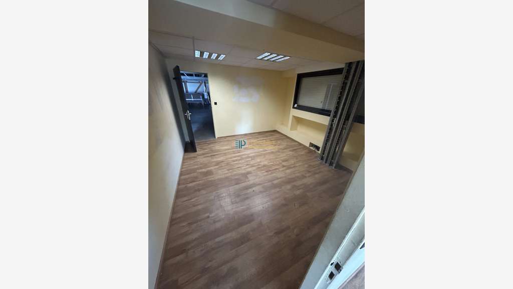 A louer local d'activité 304m² à Lorient La Base