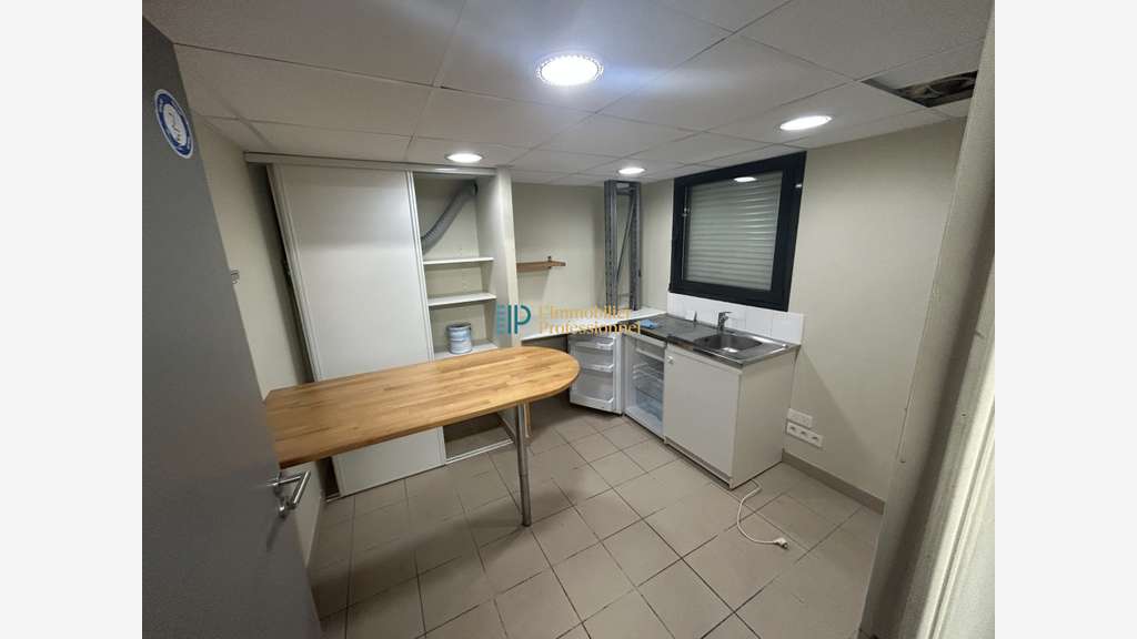 A louer local d'activité 304m² à Lorient La Base