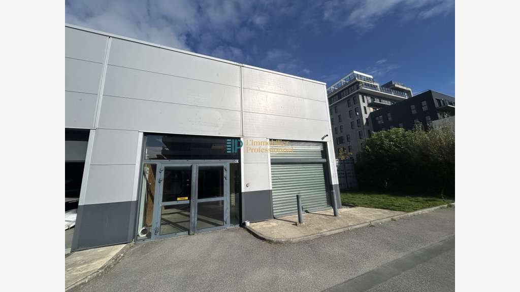 A louer local d'activité 304m² à Lorient La Base
