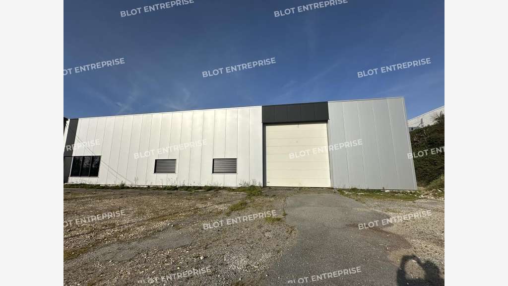 A louer local d'activités rénové de 730m² Lorient