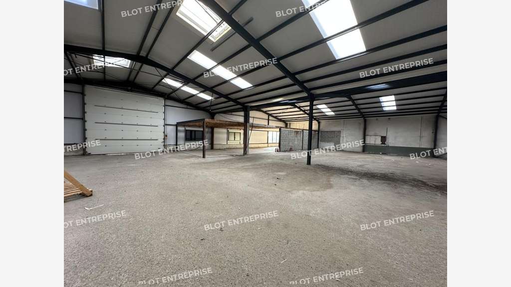 A louer local d'activités rénové de 730m² Lorient