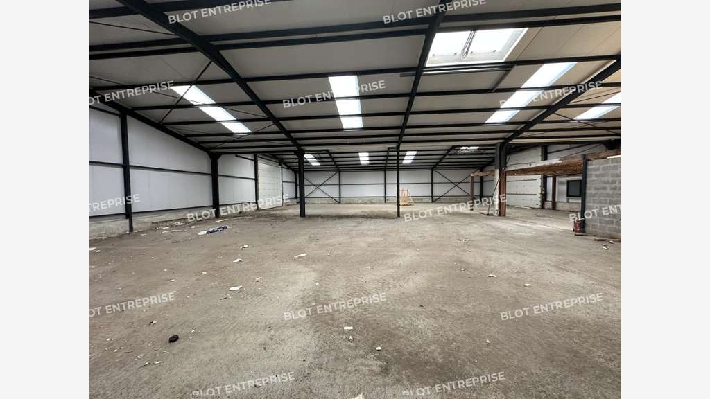 A louer local d'activités rénové de 730m² Lorient