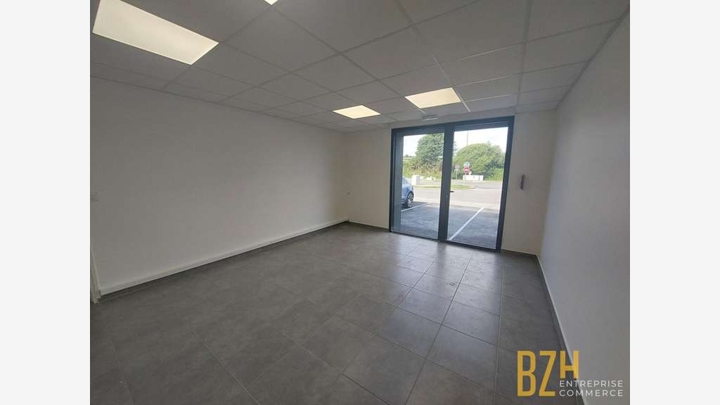 A louer local 1330m² zone du Lanveur sur Lorient