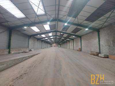 A louer local 1330m² zone du Lanveur sur Lorient