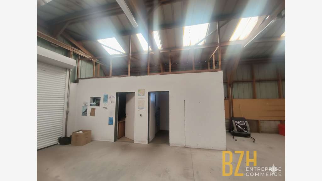 A louer local d'activité 110m² en ZA à Ploemeur