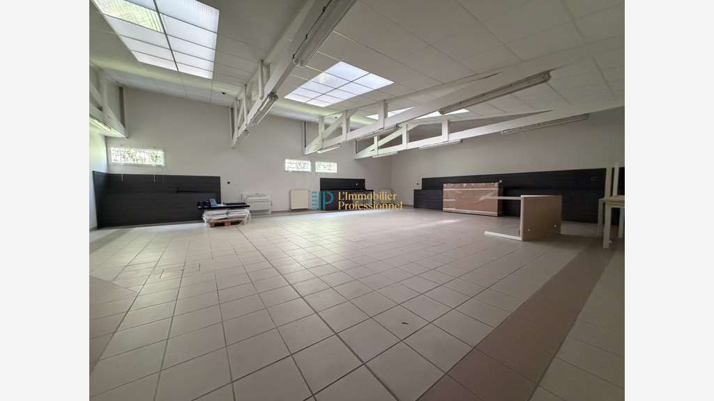 Local d'activité 265m² à louer à Larmor-Plage