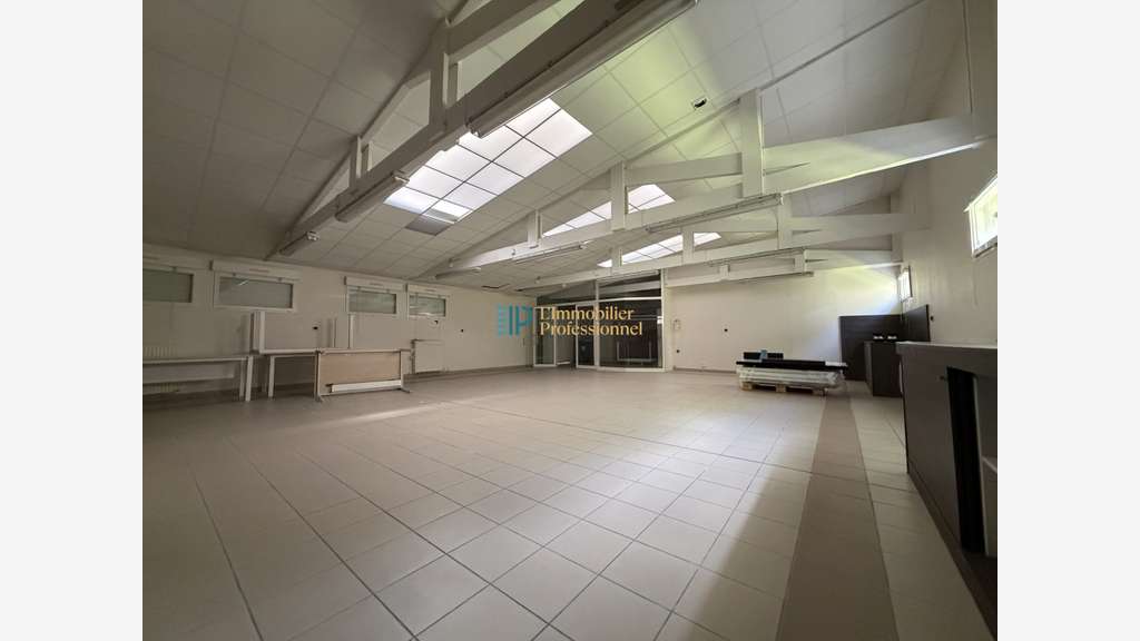 Local d'activité 265m² à louer à Larmor-Plage