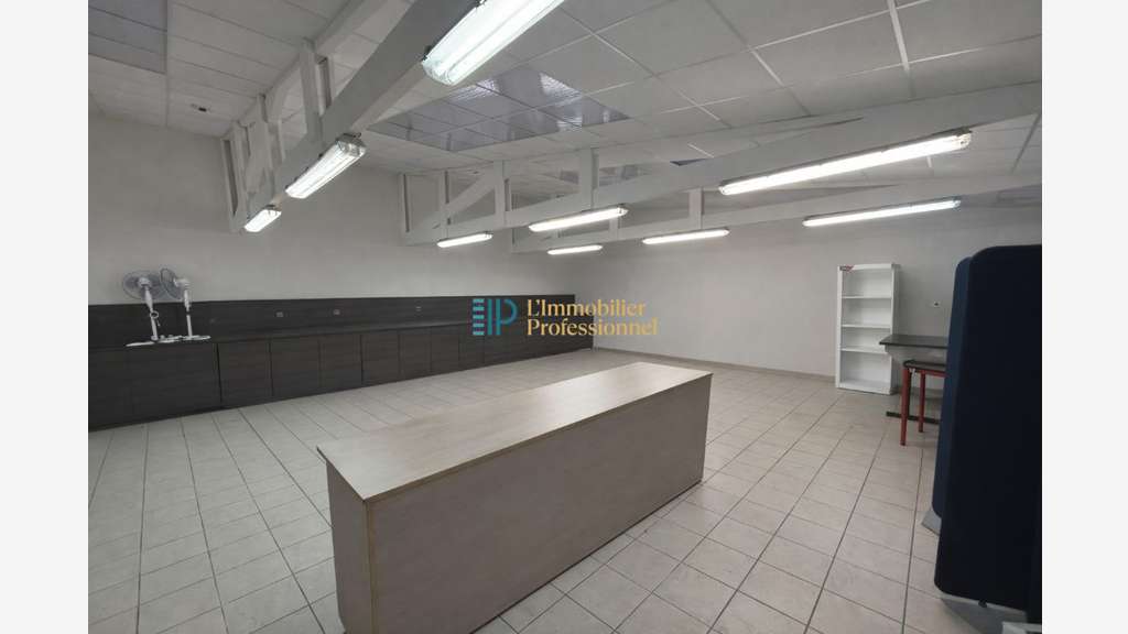 Local d'activité 265m² à louer à Larmor-Plage