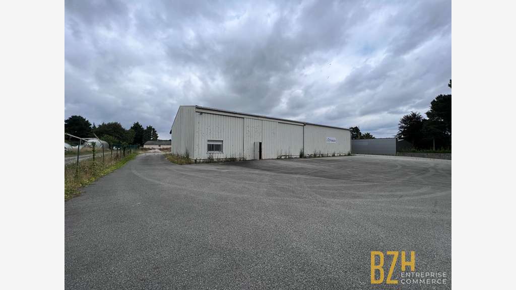 A louer local 885m² secteur Caudan Kerpont