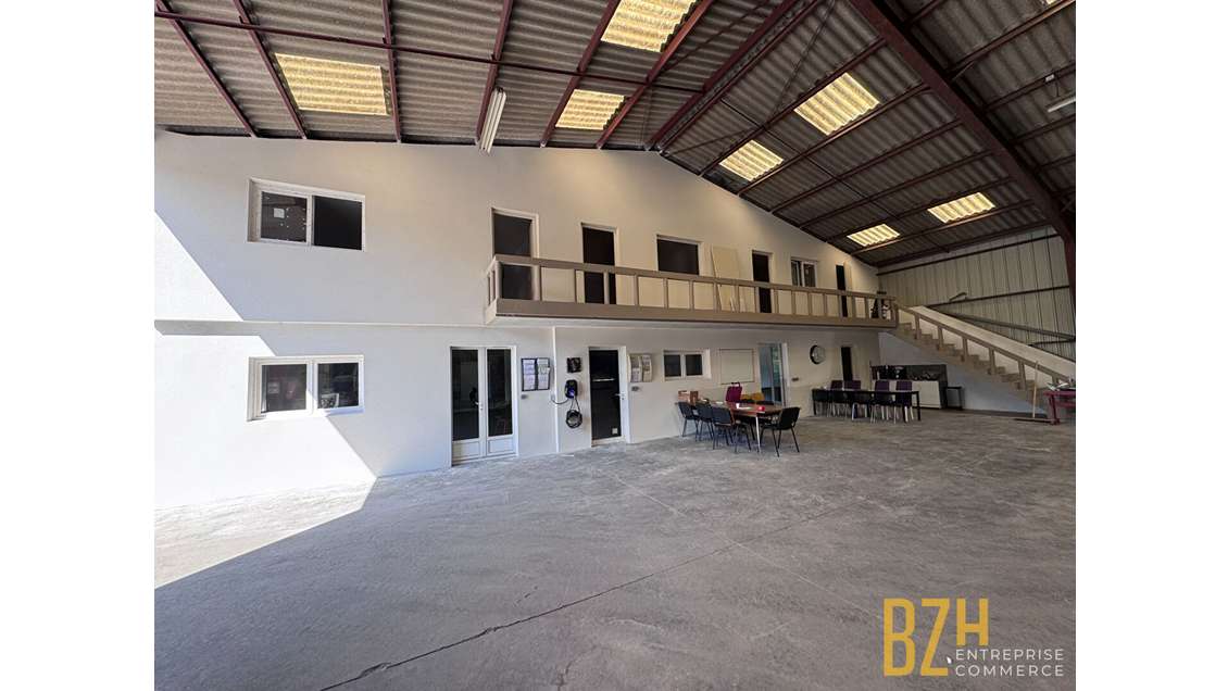 A louer local 885m² secteur Caudan Kerpont