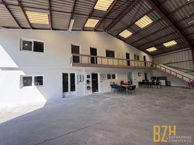A louer local 885m² secteur Caudan Kerpont