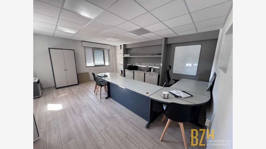 A louer local 885m² secteur Caudan Kerpont