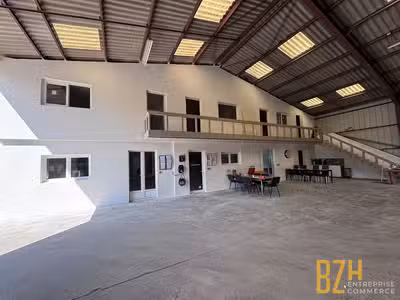 A louer local 885m² secteur Caudan Kerpont