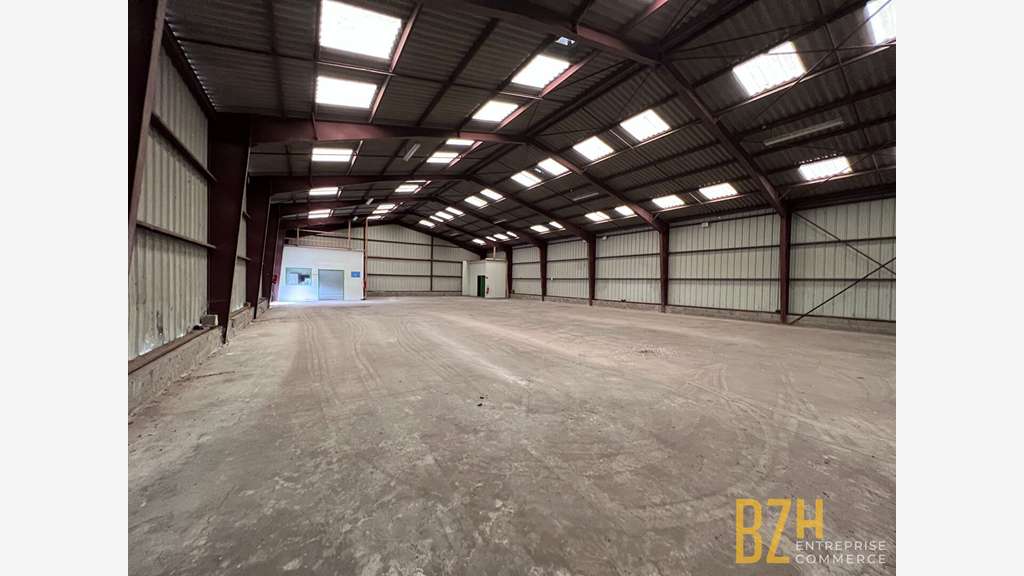 A louer local 885m² secteur Caudan Kerpont