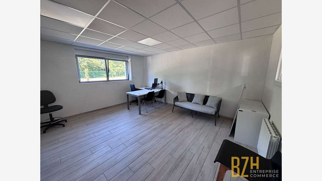 A louer local 885m² secteur Caudan Kerpont