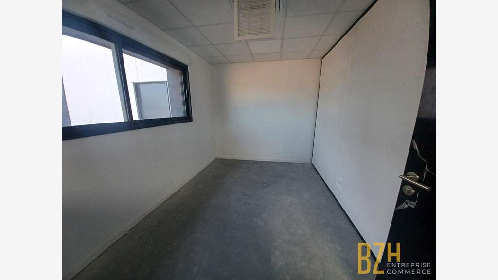 A louer local d'activité 310m² Kervignac RN165