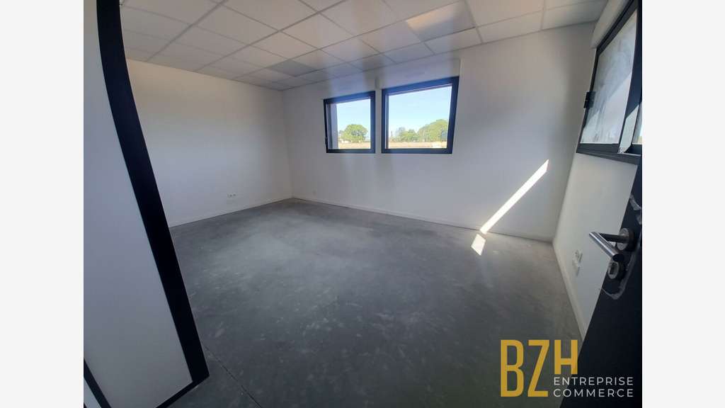A louer local d'activité 310m² Kervignac RN165