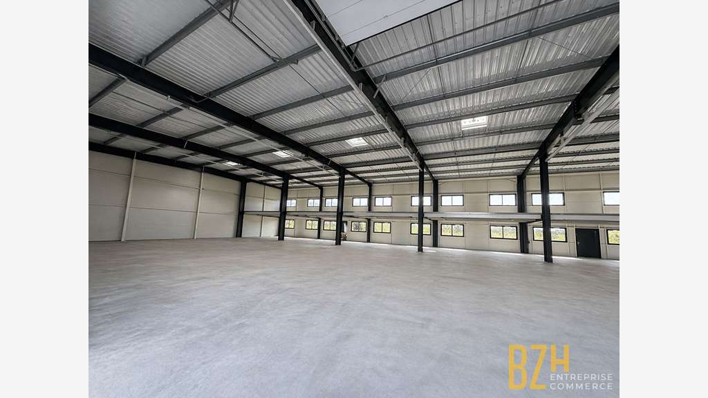 Location local activité 571m² Quéven accès RN165