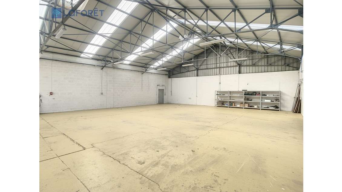 LOCAL D'ACTIVITES - 300 M² - LORIENT - LA BASE