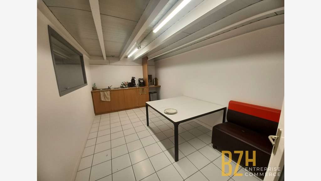 A louer local d'activité 430m² Lorient ZA Kerpont