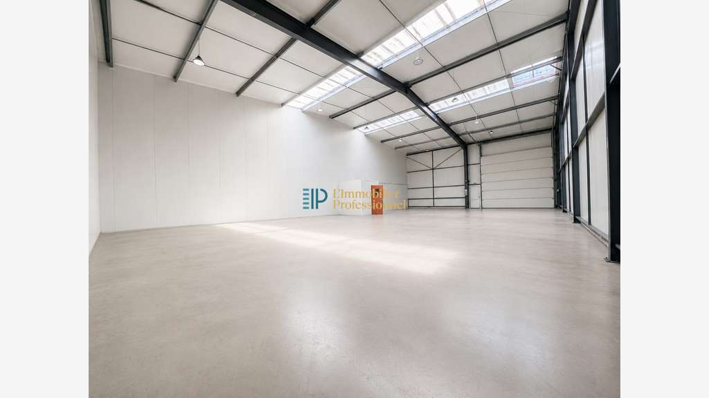 Entrepôt de 276m² à louer à Lorient Caudan