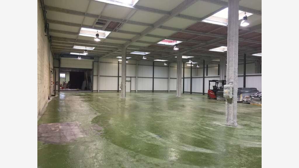 A louer locaux d'activité de 1100m² à Lorient
