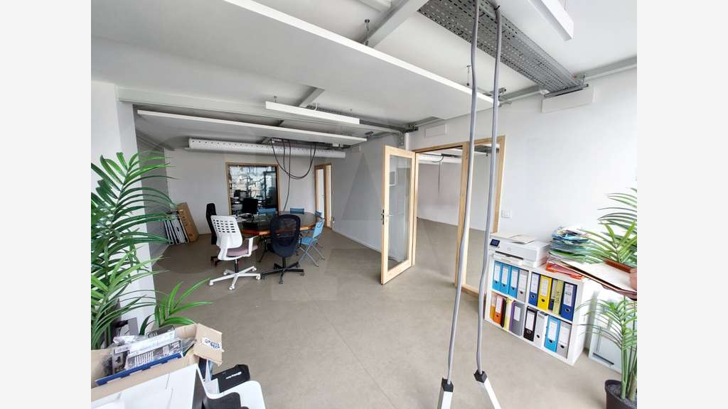 A louer local d'activité bureaux 730m² à Lorient