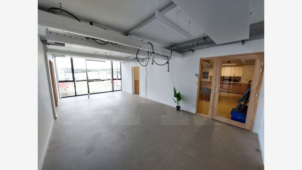 A louer local d'activité bureaux 730m² à Lorient