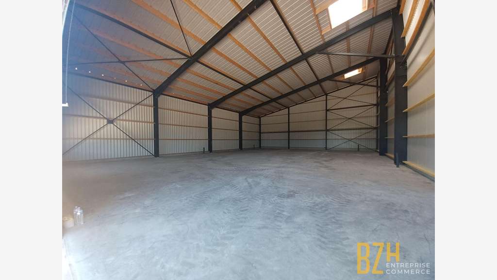A louer local d'activité neuf de 400m² Merlevenez