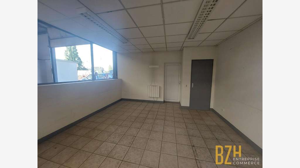 Loue local d'activité 450m² Lorient prox Keryado 