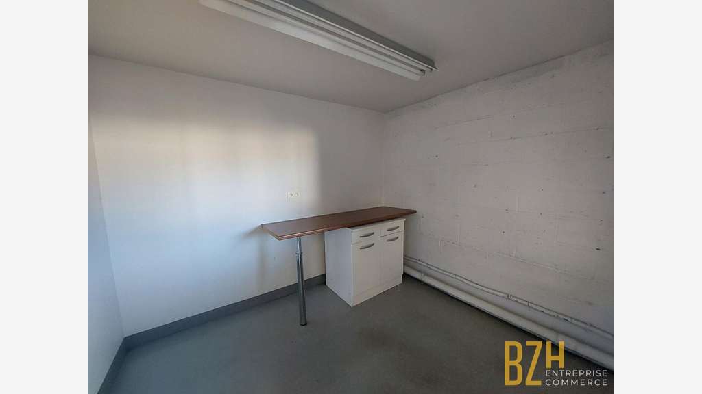 Loue local d'activité 450m² Lorient prox Keryado 