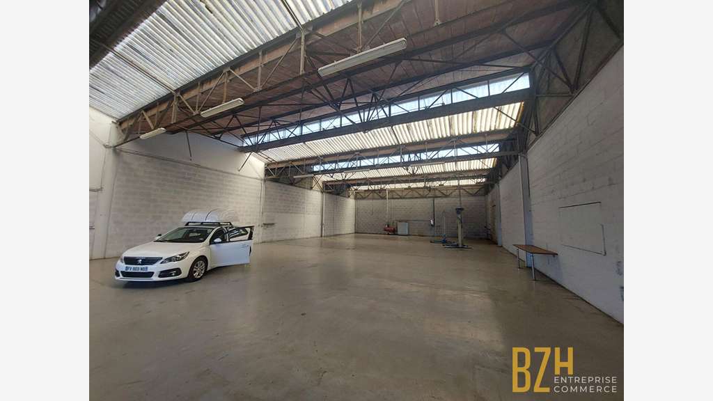 Loue local d'activité 450m² Lorient prox Keryado 