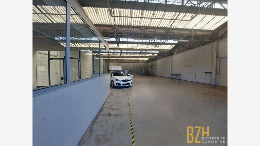 Loue local d'activité 450m² Lorient prox Keryado 