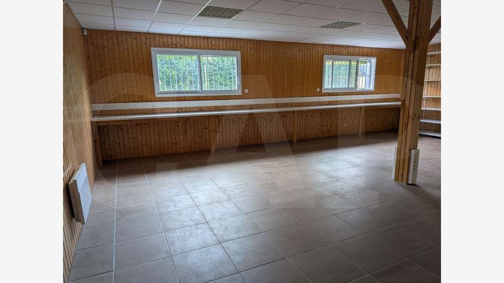 A louer bâtiment d'activités 180m² à Loudéac