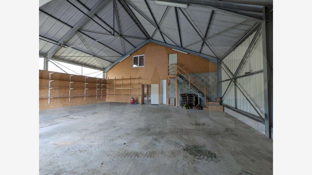 A louer bâtiment d'activités 180m² à Loudéac