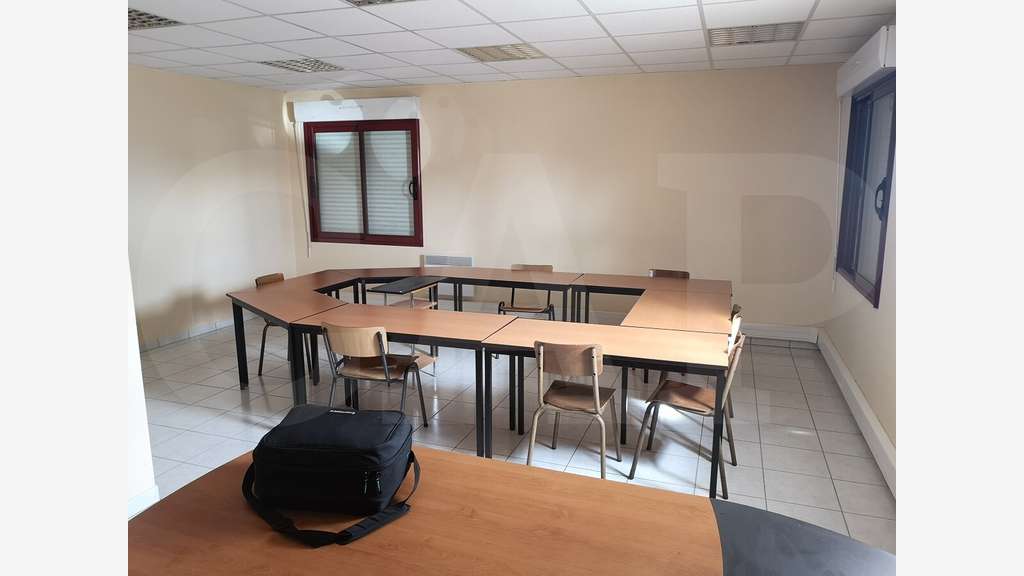 A louer bâtiment d'activités de 800m² à Loudeac