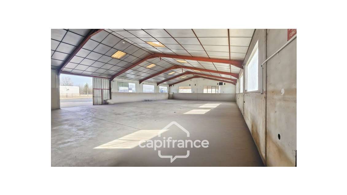 Entrepôt 407m² à louer sur l'axe Louhans/Tournus