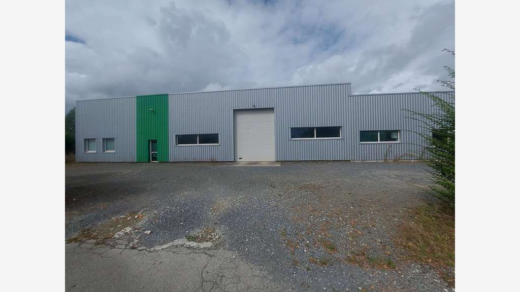 A louer local d'activités 853m² agglo Laval 