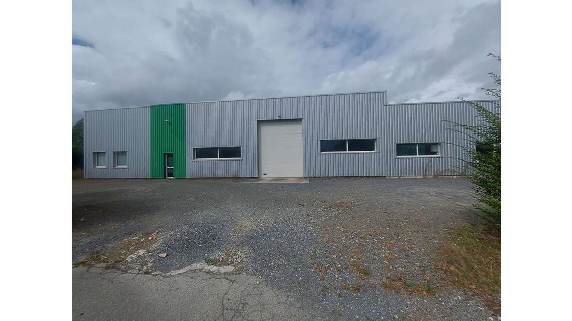 A louer local d'activités 853m² agglo Laval 