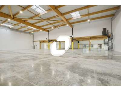 Location Locaux d'activités - Entrepôts à Louvres