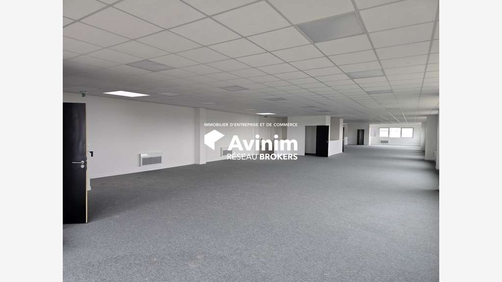 Locaux d'activités neufs 439m² HQE à Louvres