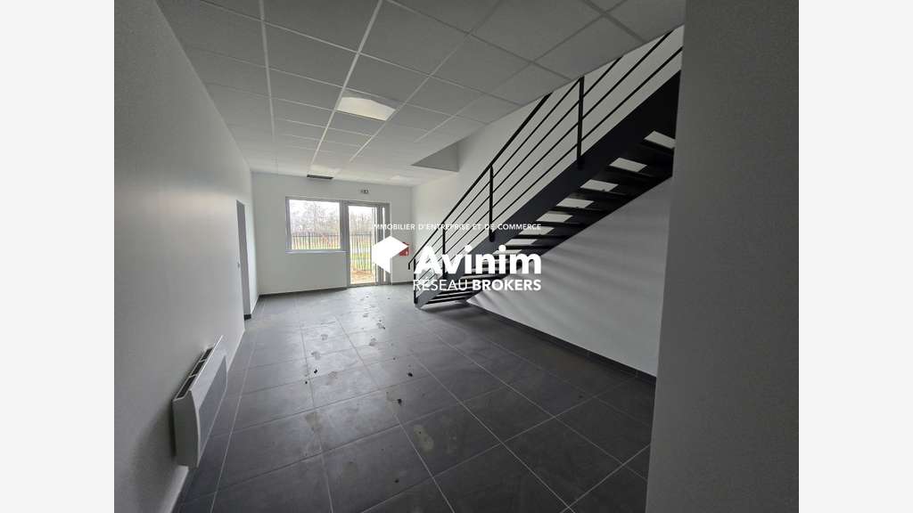 Locaux d'activités neufs 439m² HQE à Louvres