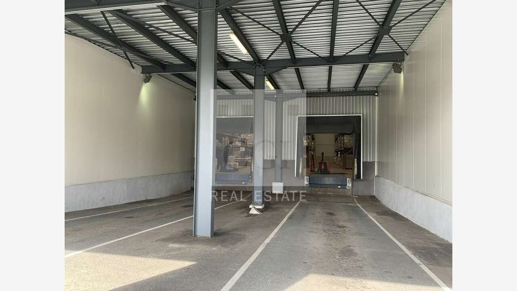 Local d'activité 3460m² à louer à Lozanne