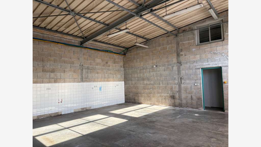 Local artisanal 90m² excellent etat ZA Luçon