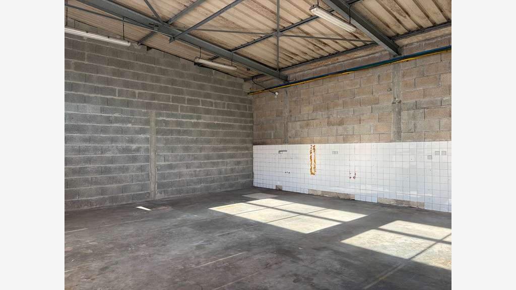 Local artisanal 90m² excellent etat ZA Luçon
